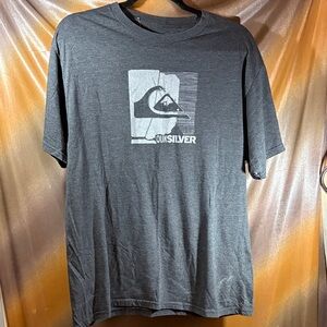 00’s Quiksilver Men's Charcoal Gray Logo Short Sleeve Tee size L. C3